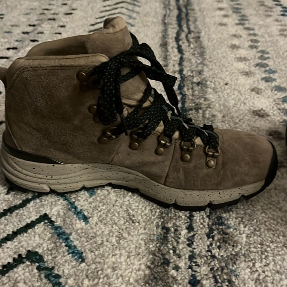 Danner Vibram Mountain 600 Hiking Boots - 7.5 - Picture 5 of 8